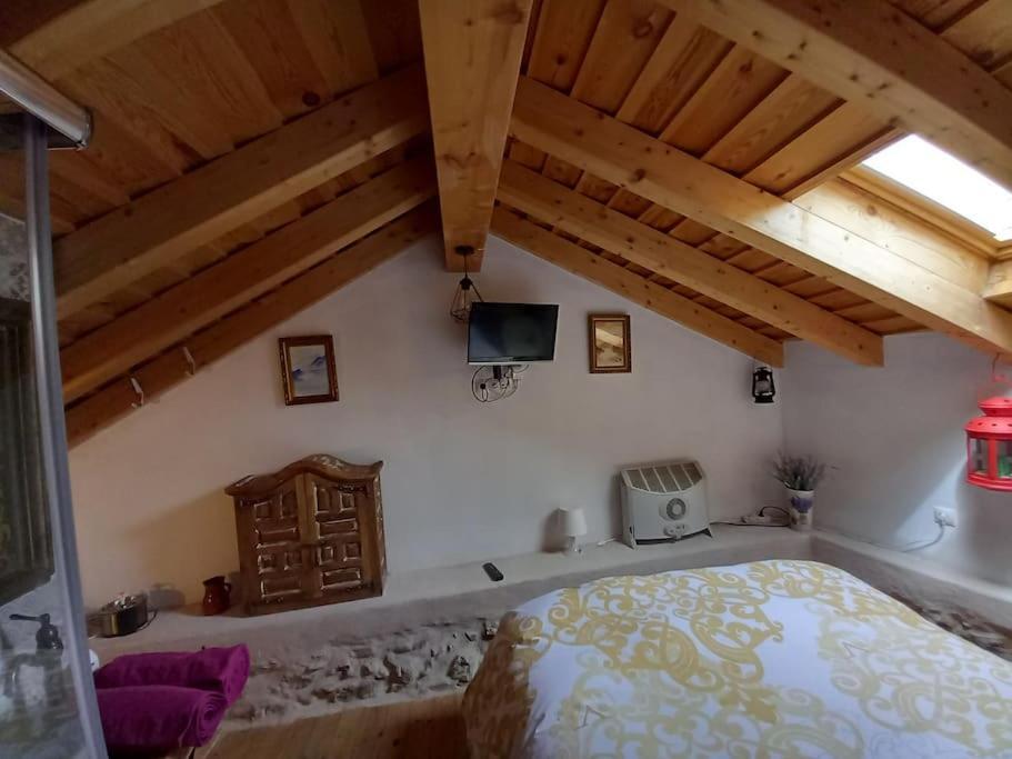 Casita Con Encanto: Tranquil Sierra Madrid Retreat with Wi-Fi Villavieja del Lozoya Exterior photo